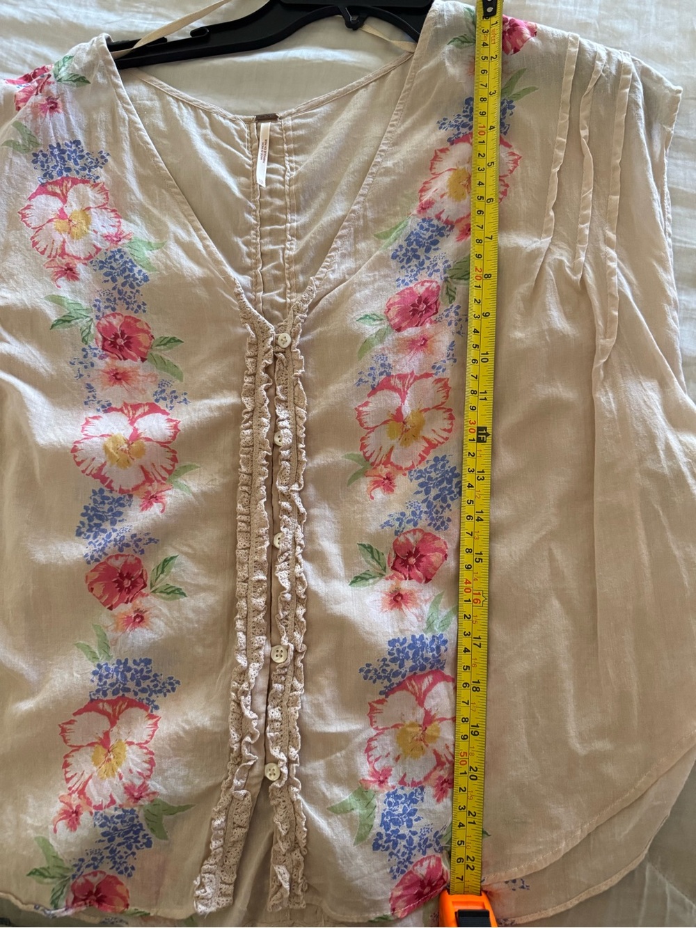 FREE PEOPLE lightweight Summer top with floral embroidery. This one is special! - Picture 8 of 9